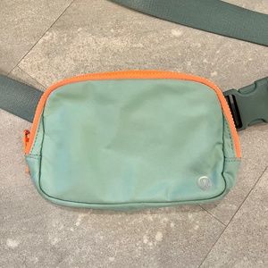 Lululemon Everywhere Belt Bag